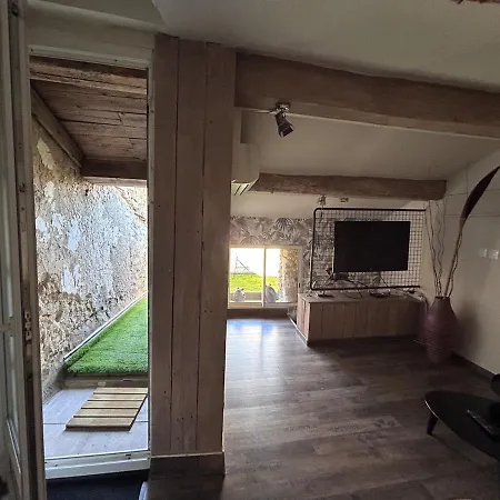 Atypique, Coeur De Village Appartement Ginestas
